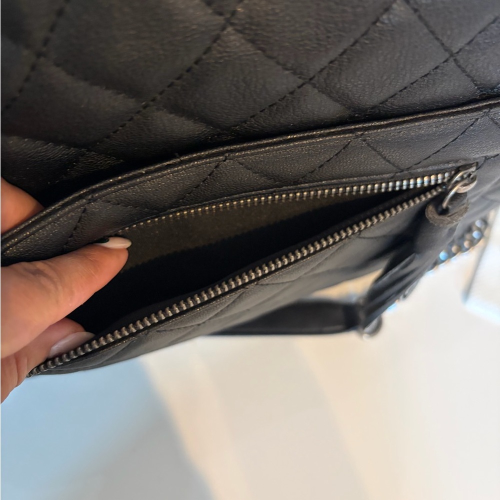 CHANEL Quilted Black Travel bag with Chain Strap - Picture 6 of 8